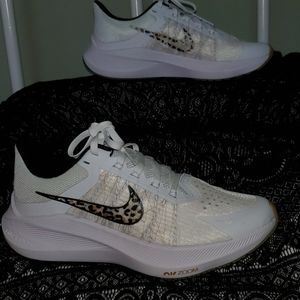 Nike Winflo 8 Premium Leopard Swoosh
